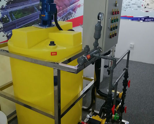 sistema di dosaggio automatico 1000L in impianto per il trattamento delle acque