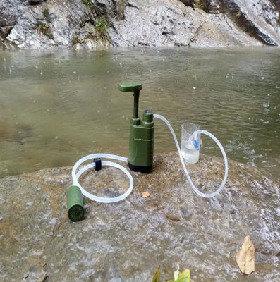 Sistema di filtrazione dell'acqua portatile a paglia