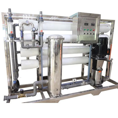 8TPH 14kW FRP Tanks RO Industrial Auto Drinking Water Treatment Machine con indicatori di stato operativo