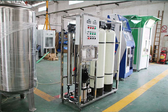 Impianto di osmosi inversa dell'acqua salmastra Soluzione efficiente e affidabile per una capacità di permeabilità di 1TPH