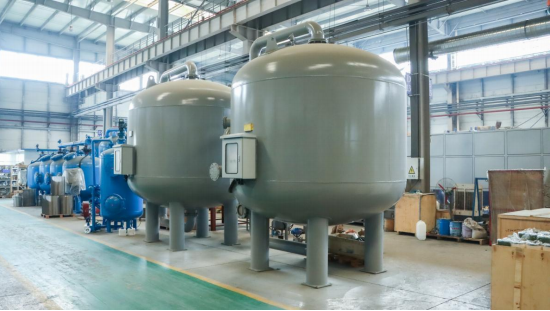 Vaso filtrante industriale multi-media con elevata capacità di flusso e progettazione personalizzata per la depurazione dell'acqua