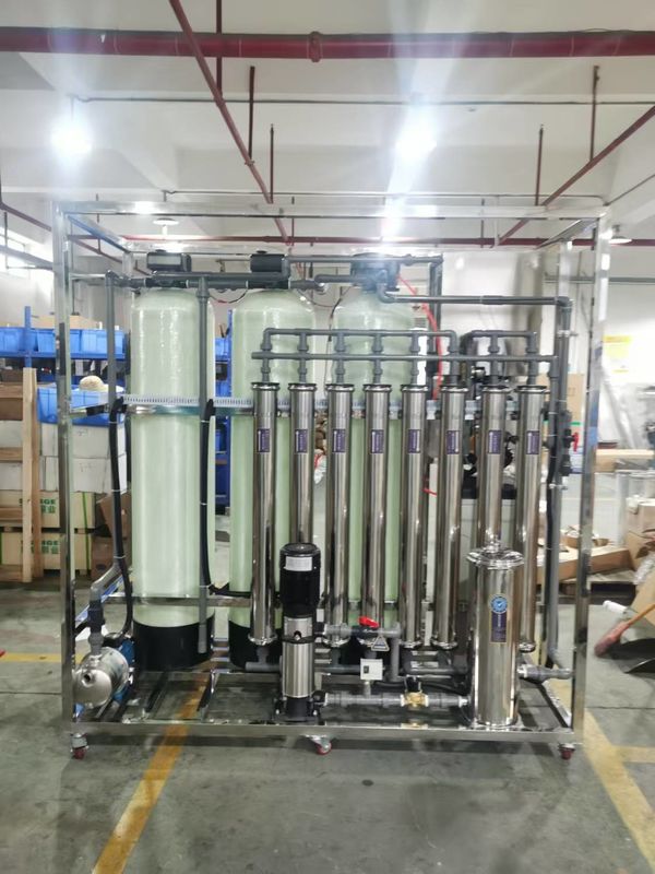 1.5TPH impianto di osmosi inversa in acqua salata SS304 Skid 3.0kW Tempo di consegna rapido 1.7kW-380-415V Potenza di installazione del sistema