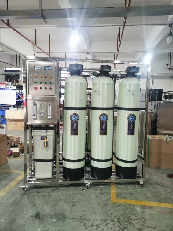 2TPH Capacità Acciaio inossidabile 304 Serbatoio Acqua salata Sistema di osmosi inversa Tempo di consegna rapido