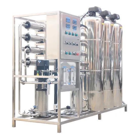Sistema di depurazione dell'acqua per osmosi inversa commerciale di capacità 500L/h con 3 serbatoi di pretrattamento in FRP e elevata efficienza di depurazione